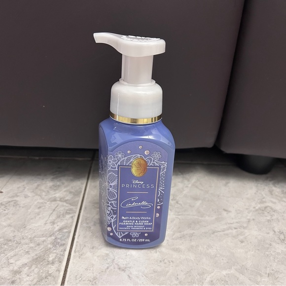 BATH AND BODY WORKS Disney Princess Cinderella Foaming Hand Soap - Picture 2 of 2